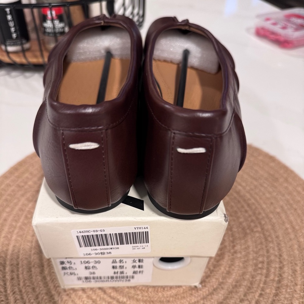 Vegan Leather Elegant Donovan Tabi Ballet Flats - Picture 4 of 5